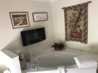 18 Vine Inn & Carriage House - Hot Tub
