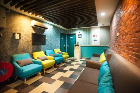 DJ Citi Point Hotel Отели рядом с Аэропорт Султан Махмуд