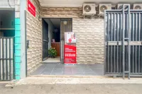 RedDoorz Near Graha Cijantung Mall Hôtels à : Jakarta-Est