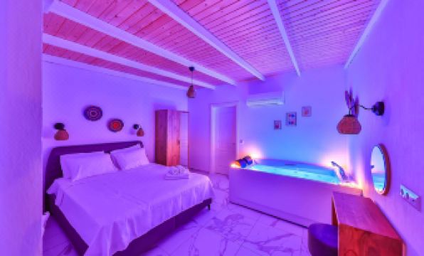 Villa Ay