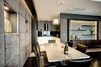 Apartamenty Sky Tower z Jakuzzi Przy Oknie by Bqqk