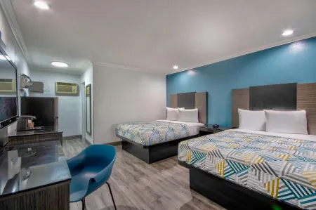 Studio 6 Suites San Bernardino, CA Отели рядом с достопримечательностью «Costco Gas Station»