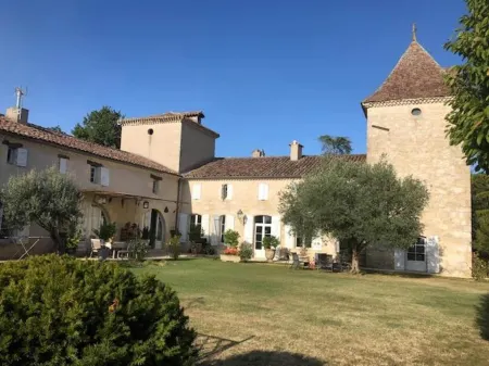 Chambres d'Hotes Las Caneres Отели в г. Лектур