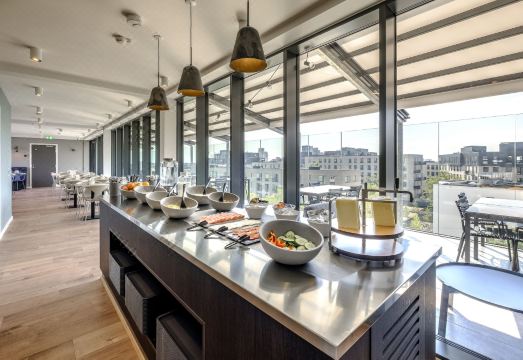 고 호텔 시티의 루프탑 테라스 전경