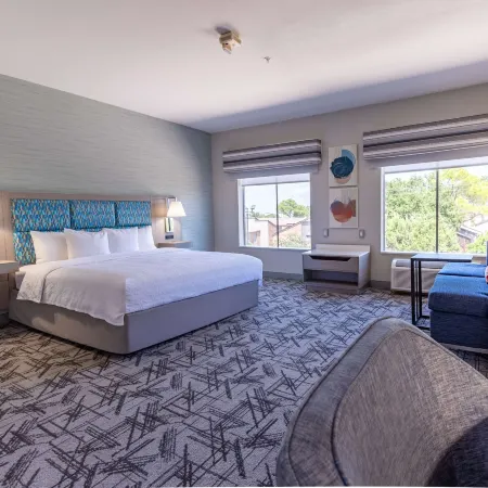Hampton Inn & Suites Denton
