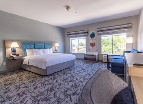 登頓歡朋套房酒店