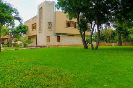 Villa Mandhari - Diani Beach Отели рядом с достопримечательностью «Chillspot Nirvana backpackers and bar and grill»