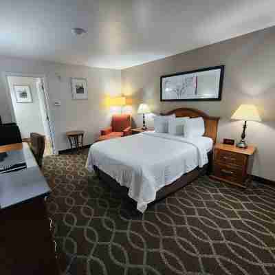 Ramada Bayside Inn and Suites Rooms