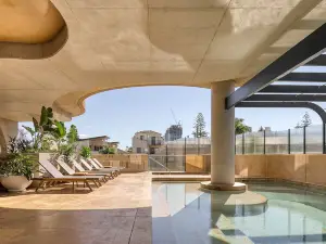 Encore Broadbeach - Official