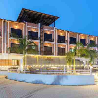 Chitwan Midtown Hotel Hotel Exterior
