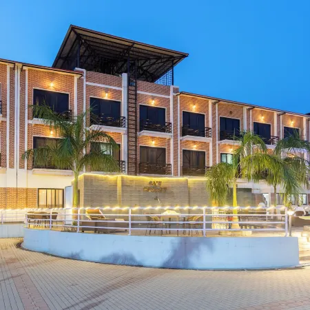 Chitwan Midtown Hotel