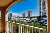 Uhost AI 3Br Condo Stunning Water Views - Pysäköinti