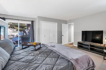 Large home - Sleeps many 4B/2B Отели рядом с достопримечательностью «Рут Банкрофт Гарден & Нерсери»