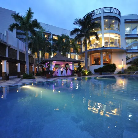 The Avenue Plaza Hotel