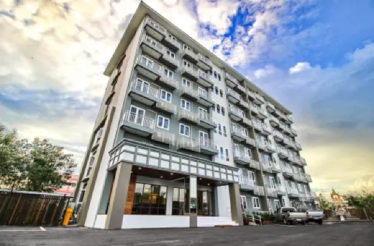 Tai-Shan Suites Hotel in zona Stazione Ferroviaria Ratchaburi