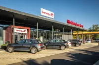 Serways Hotel Weiskirchen Nord - parking