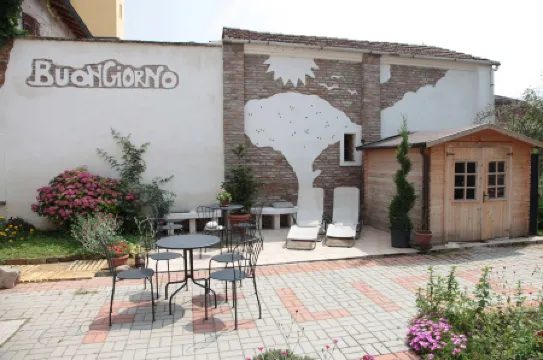 快樂櫻桃樹家庭旅館