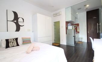 Smiley Apartment 13 - Adults Only