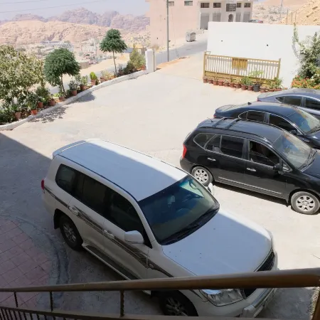 Petra Guests Hotel