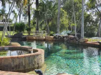 Colonial Palms Motor Inn Các khách sạn ở Flametree