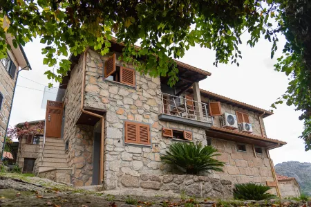 Casa da Fonte Gerês Отели в г. Кампу-ду-Жереш