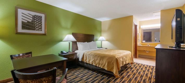 Quality Inn & Suites Mt Dora North Hotels in Lake County