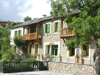 Gîte de Llo - 16 Chambres privées - Pdj Inclus Hotel di Targassonne