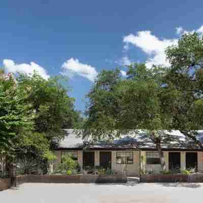 Wimberley Inn & Bar Hotel Exterior