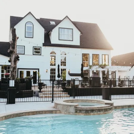 Towering Oaks Event & Retreat Center
