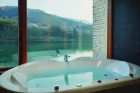 RIVER RETREAT GARAKU - Varme kilder