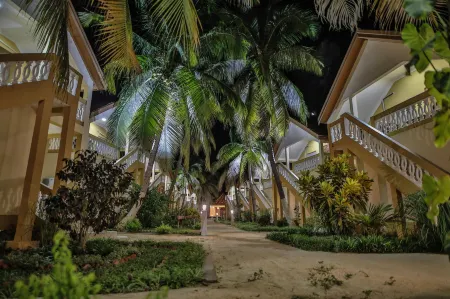 Laguna Beach Отели в г. Морондава