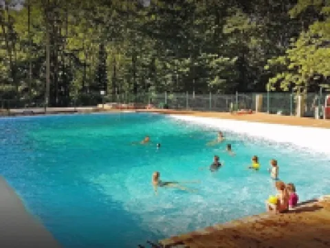 Camping le P'Tit Bonheur Hôtels à : Escaro