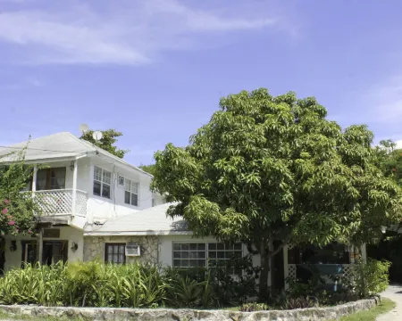 Tingum Village Hotel Hotels in Dunmore Town