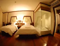 River City Hotel Hotels in der Nähe von Wat Chaeng Napoyai Community