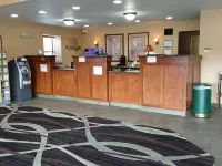 Lavissh Inn and Suites ワットコムのホテル