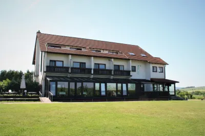 Hotel Waldschlösschen فنادق في Stadtlengsfeld