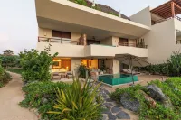 Marea Beachfront Villas - Villas