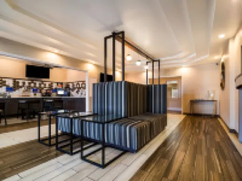 Best Western Topeka Inn  Suites トピーカのホテル