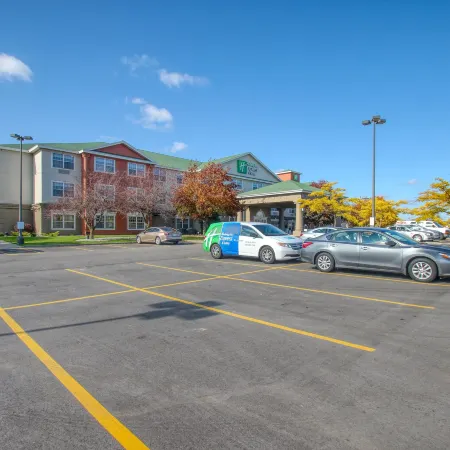 Holiday Inn Express & Suites OSHKOSH-SR 41 by IHG