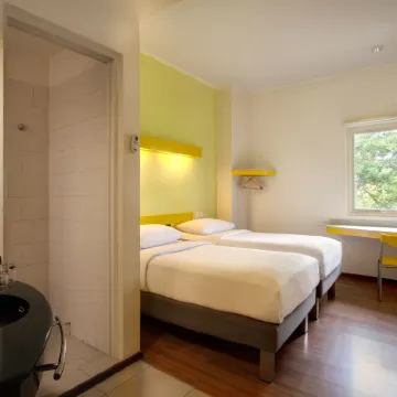Ibis Budget Jakarta Cikini Hotels near Stasiun Pasar Senen