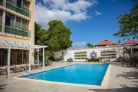 Courtleigh Hotel & Suites - Pools