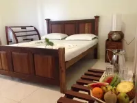 Border Hotels in Palugaswewa