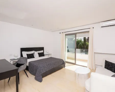 Opéra House Hotels in Soukra