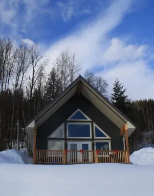 Stoke Cabin by Revelstoke Vacations - 4 stjerner