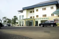 Monty Suites & Golf Hotels near Sufficient Grace Worship Centre
