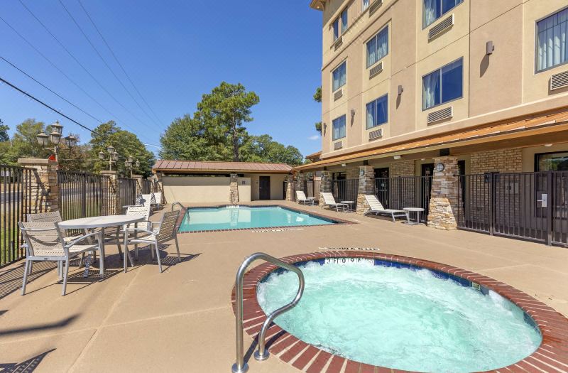 Best Western Plus Classic Inn Suites photo 2