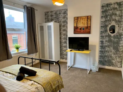 Gordon House - Kettering Hotels near Southfield Farm Marsh