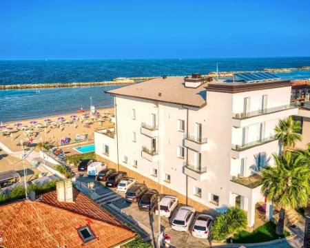 You & Me Beach Hotel Hotels in Viserbella