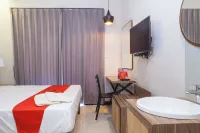 RedDoorz @ Wiyung 2 Hotels in Wiyung