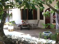 Tradewinds Lodge Hotel a 
